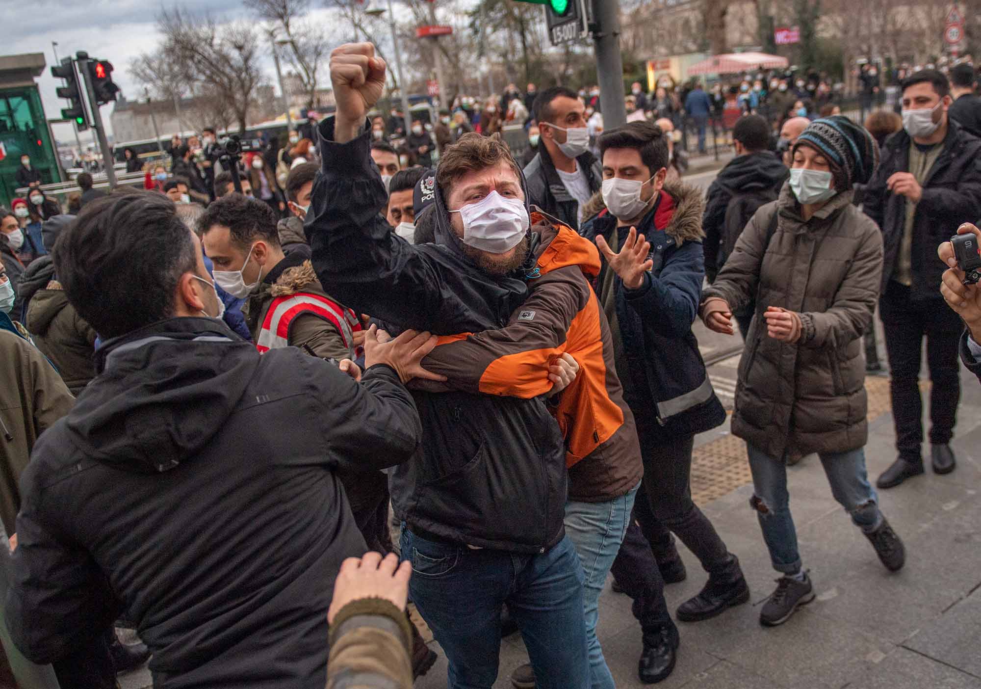 “Election of Joe Biden and Internal Contestations, the New Hardships of Erdoğan” – Review from Chris Den Hond (9 February 2021)